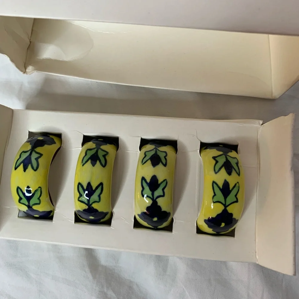 Pier 1 napkin rings ceramic set of 4 NIB